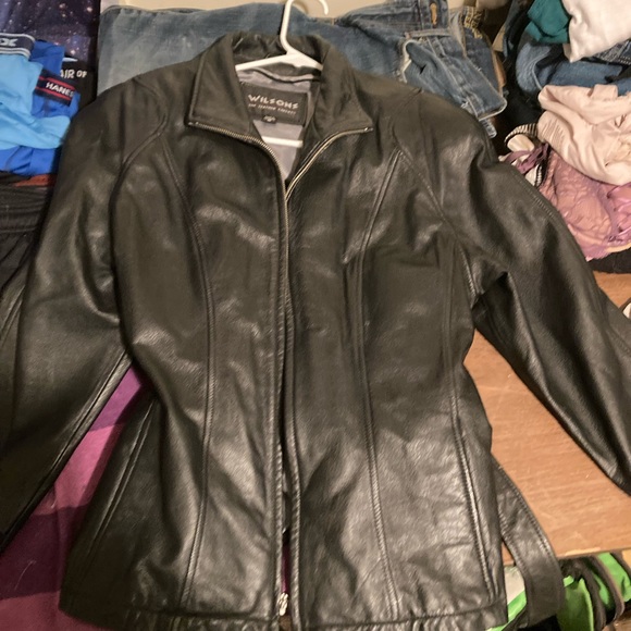 Woman’s Wilson leather coat. Excellent condition. - Picture 2 of 6